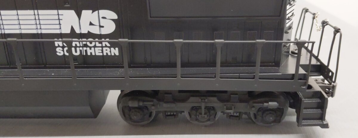 Lionel 6-18213 O Gauge Norfolk Southern Dash 8 40-C Diesel Locomotive #8688 EX/Box