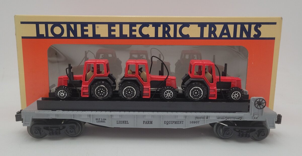 Lionel 6-16907 O Gauge Flatcar with 3 Farm Tractors EX/Box