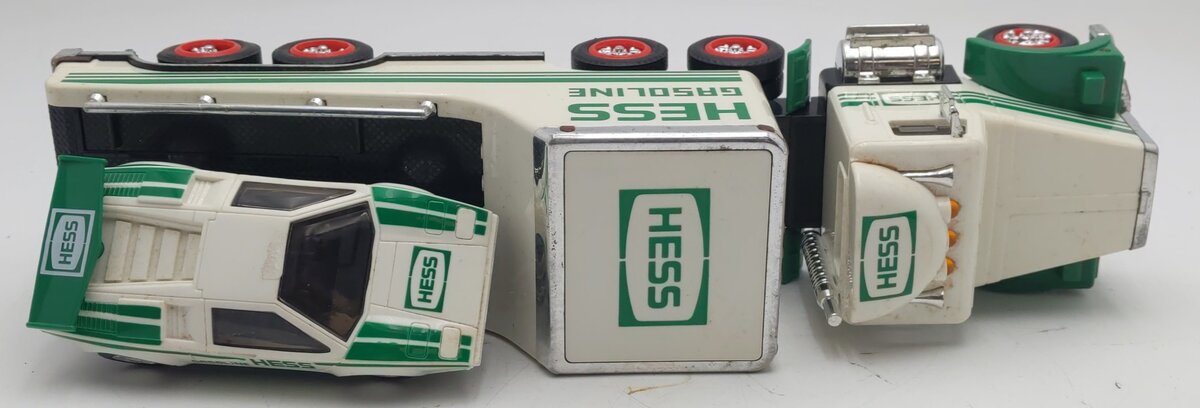 Hess 1991 1:35 Scale Diecast Toy Truck & Racer (1:87)/Box