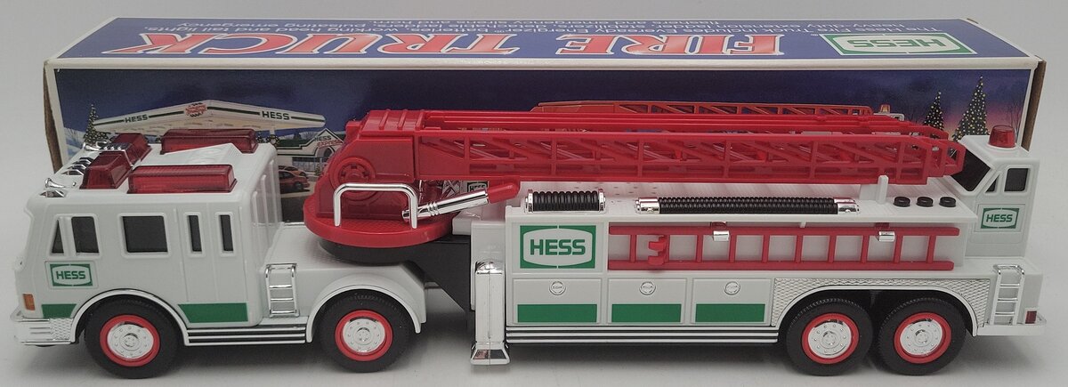 Hess 2000 Plastic Fire Truck w/Heavy Duty Extension Ladder EX/Box