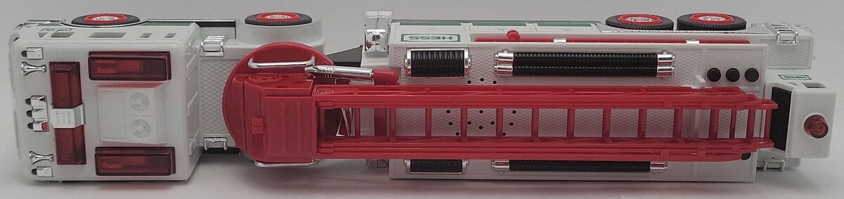 Hess 2000 Plastic Fire Truck w/Heavy Duty Extension Ladder EX/Box