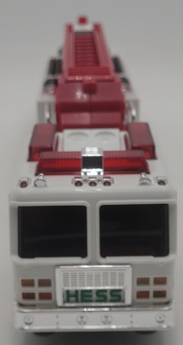 Hess 2000 Plastic Fire Truck w/Heavy Duty Extension Ladder EX/Box