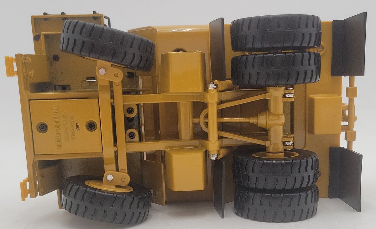 Norscot 55142 1:50 DieCast Caterpillar 777D Off Highway Truck w/Klein Water Tank EX/Box