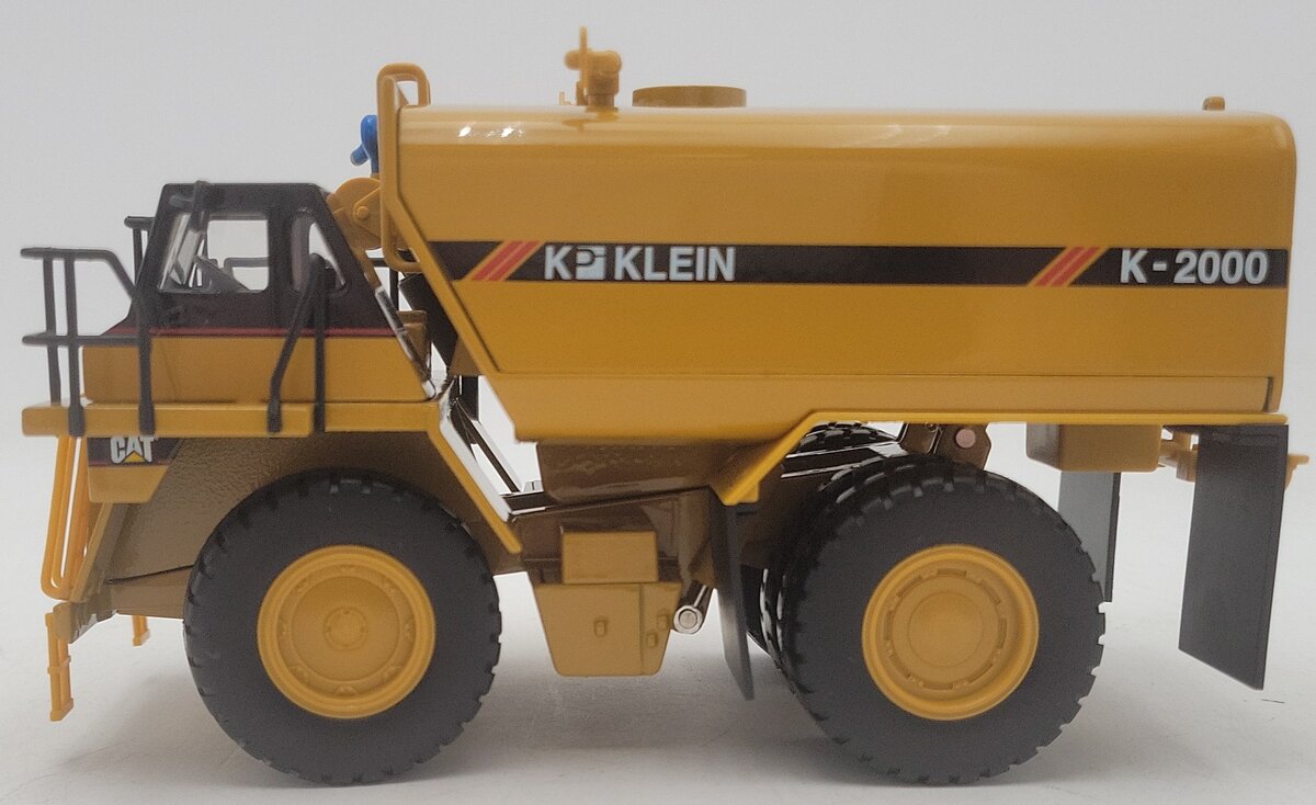 Norscot 55142 1:50 DieCast Caterpillar 777D Off Highway Truck w/Klein Water Tank EX/Box