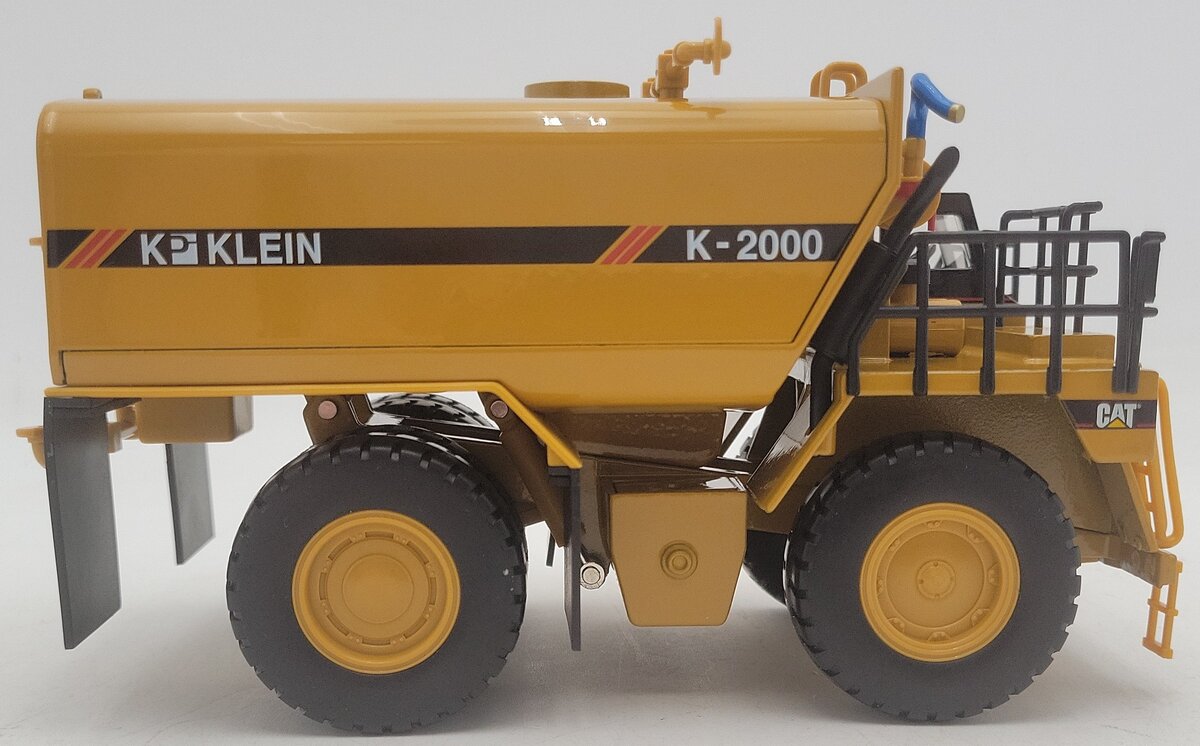 Norscot 55142 1:50 DieCast Caterpillar 777D Off Highway Truck w/Klein Water Tank EX/Box