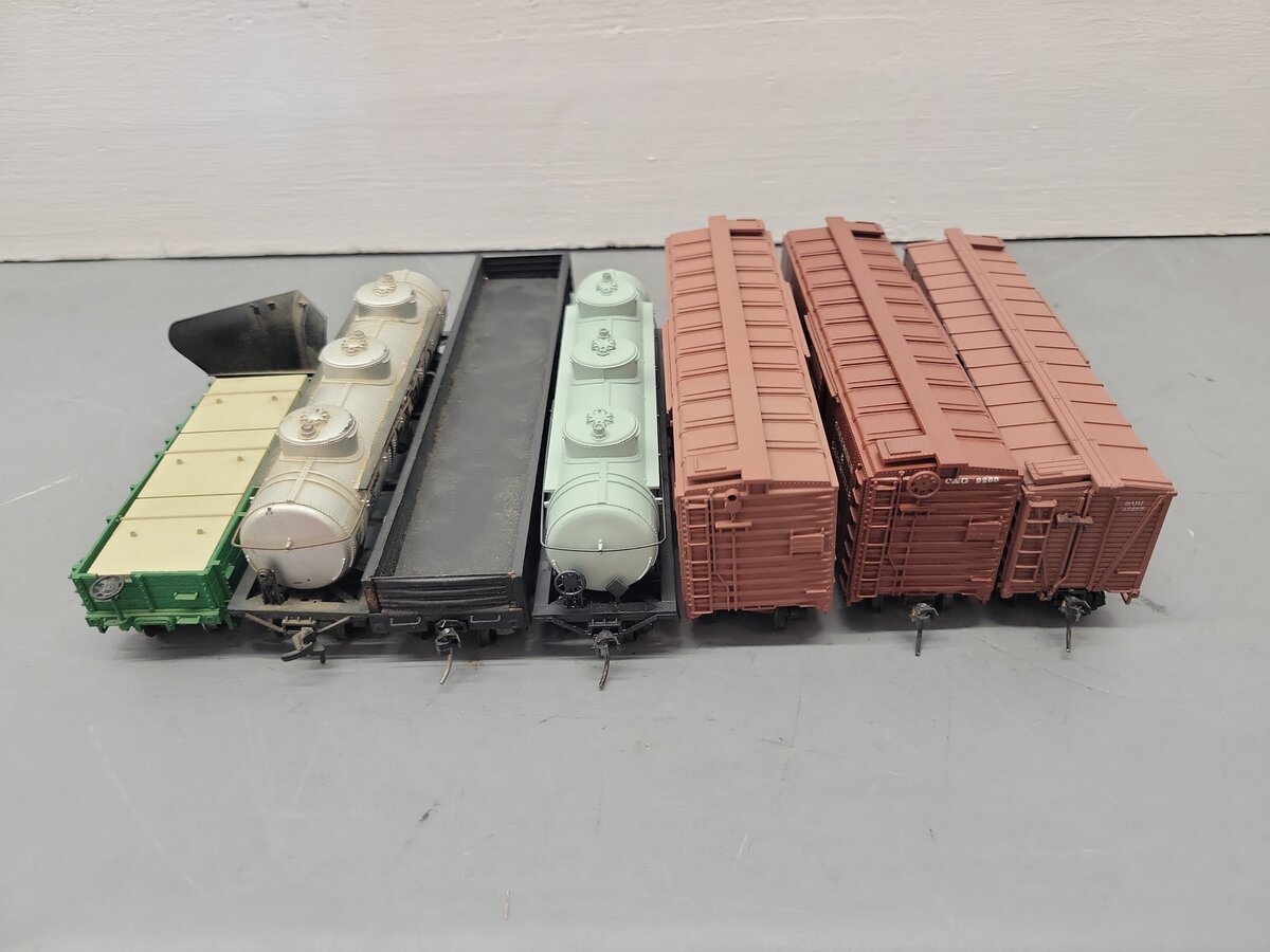 HO Scale Assorted Freight Cars #195, #9260, #160501, #6008, #270 [7] EX