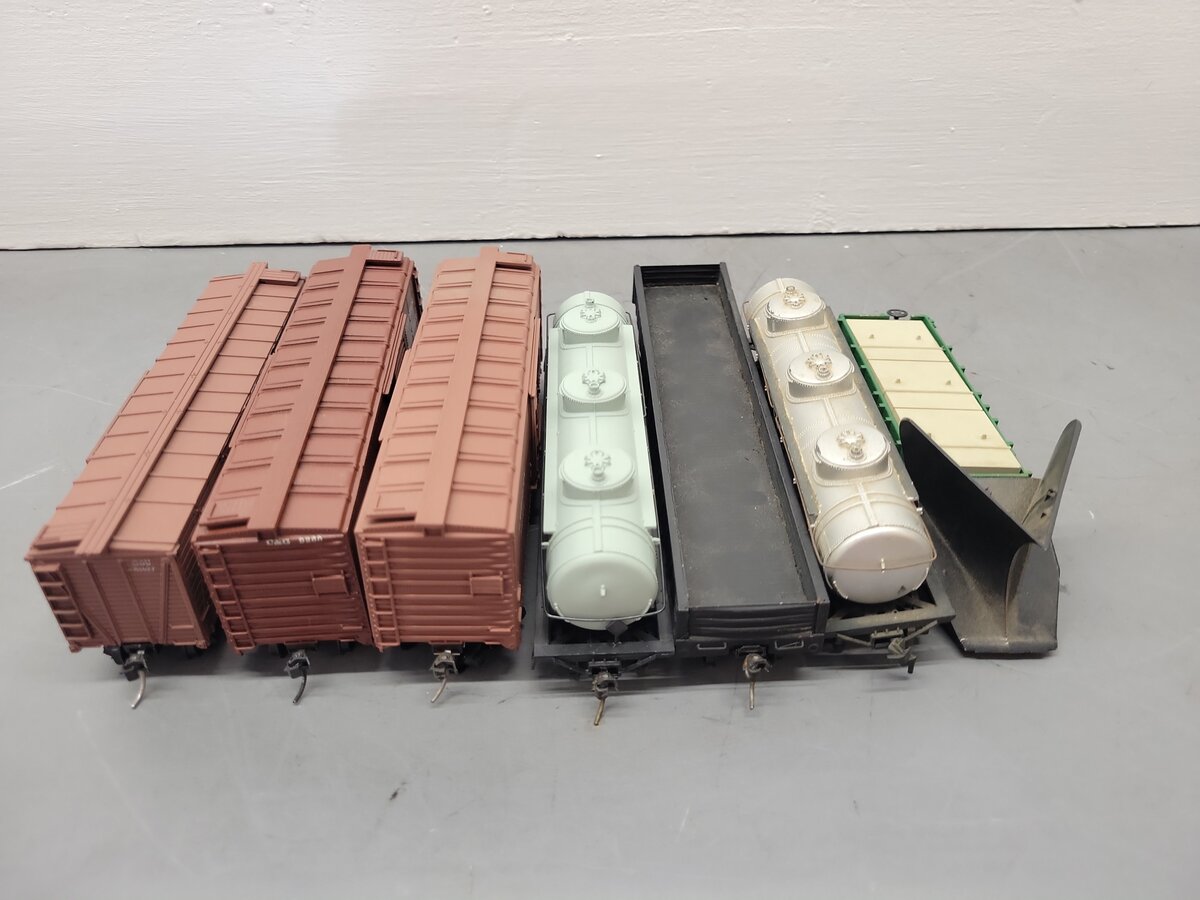HO Scale Assorted Freight Cars #195, #9260, #160501, #6008, #270 [7] EX