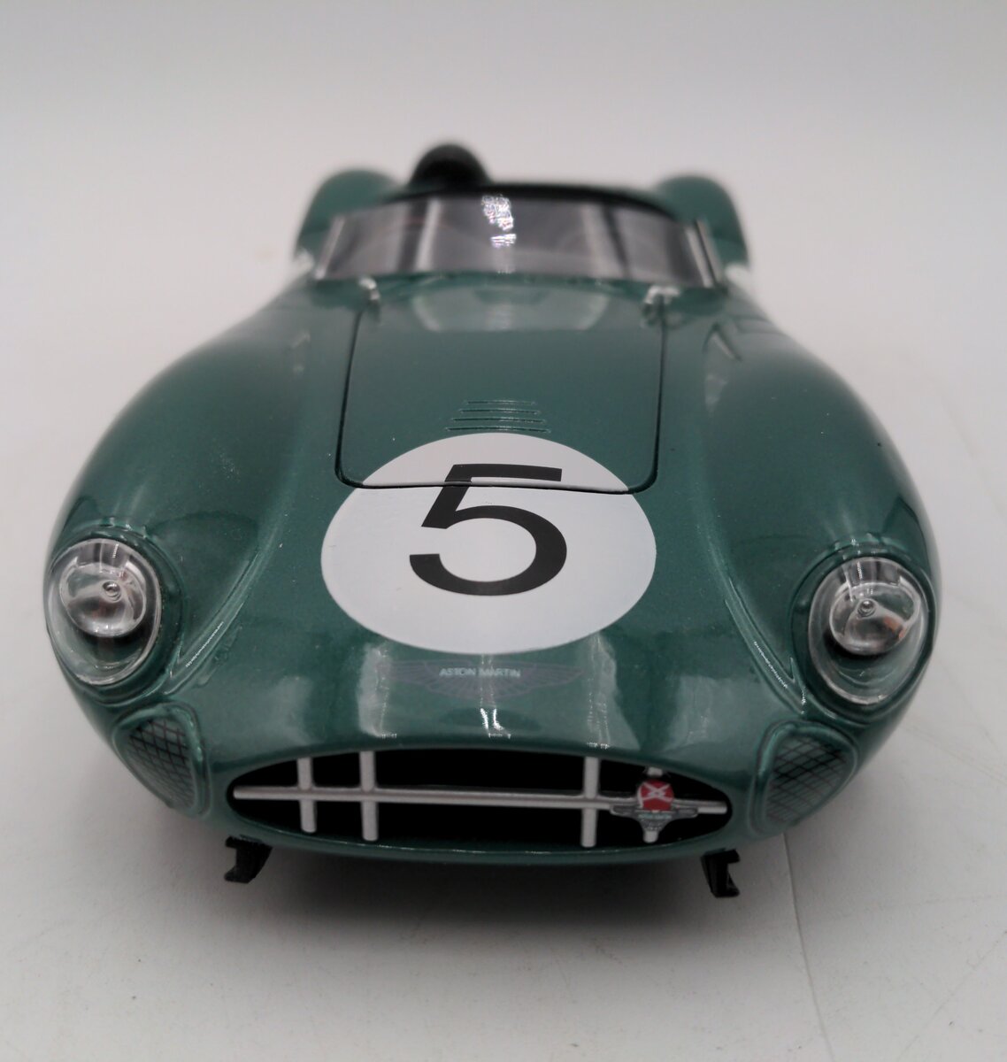 Shelby Collectibles 5901 1:18 1959 Aston Martin DBR1 #5 Race Car (Green) VG