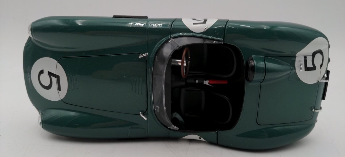 Shelby Collectibles 5901 1:18 1959 Aston Martin DBR1 #5 Race Car (Green) VG