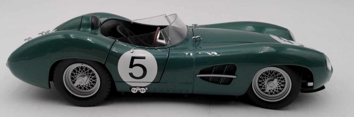 Shelby Collectibles 5901 1:18 1959 Aston Martin DBR1 #5 Race Car (Green) VG