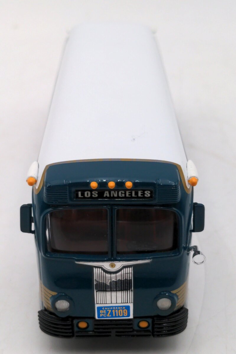 Corgi 98462 1:50 Atlantic Greyhound Lines Yellow Coach 743 Bus LN