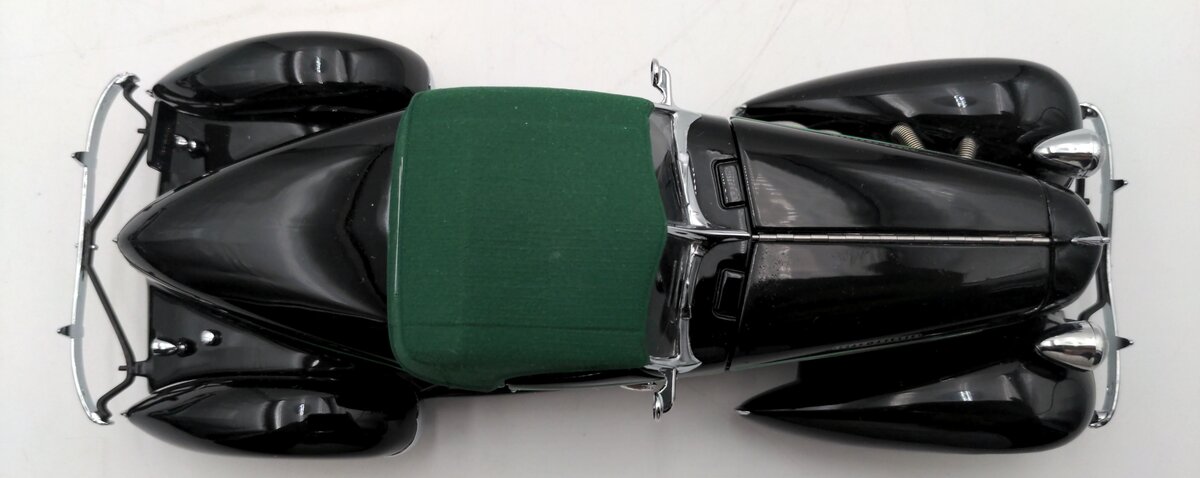 Franklin Mint B11XX97 1:24 1935 Auburn 851 Boattail Speedster in Green LN