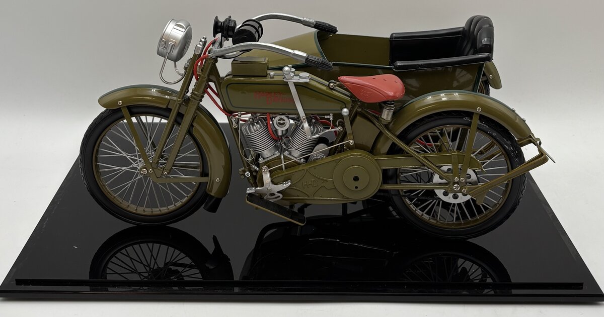 Franklin Mint 1:10 1917 Harley-Davidson Model 17-F/17-J Military Motorcycle EX