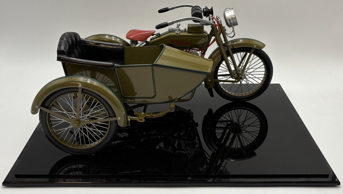 Franklin Mint 1:10 1917 Harley-Davidson Model 17-F/17-J Military Motorcycle EX