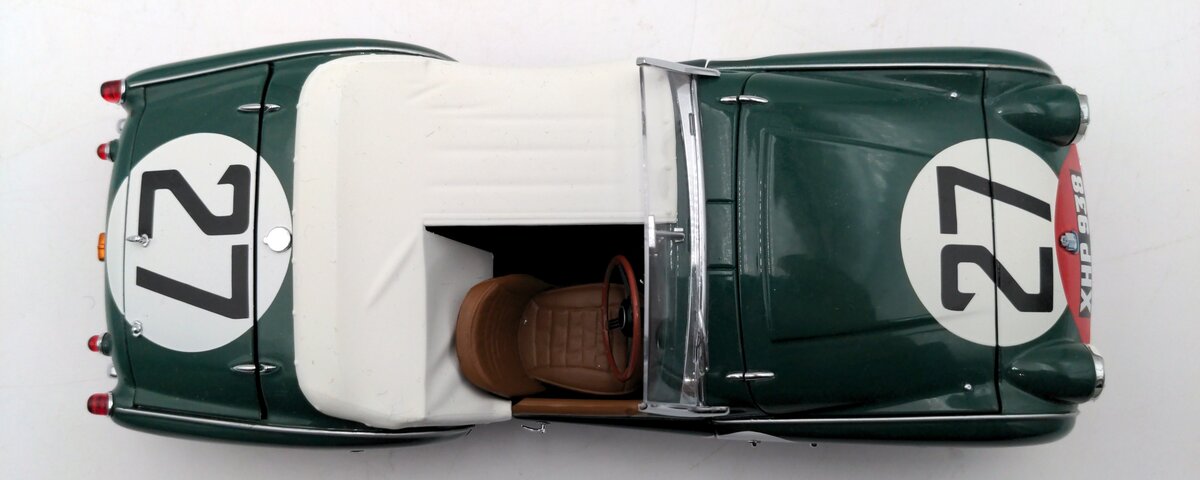 Kyosho 7025G 1:18 Scale Diecast Triumph TR3A #27 EX