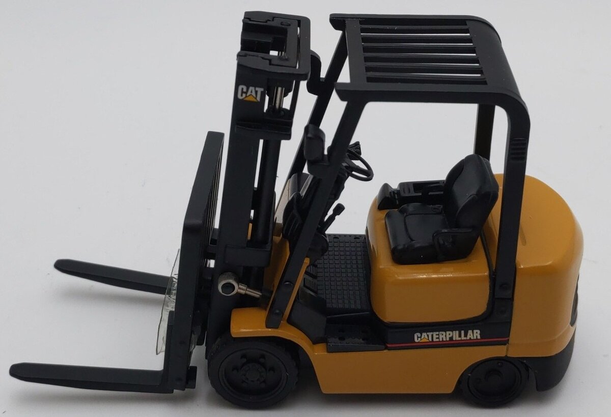 Norscot 55056 1:25 CAT GC25K Lift Truck EX/Box