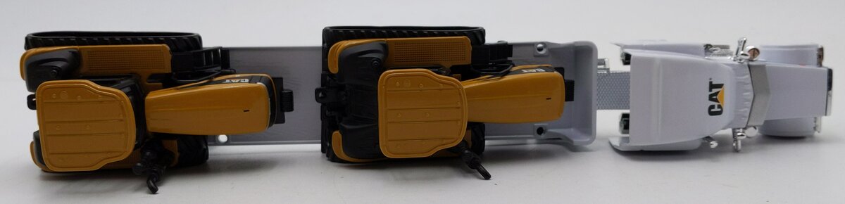 Norscot 55082 1:64 Peterbilt Caterpillar Hauler with Challenger 75E Tractors LN/Box