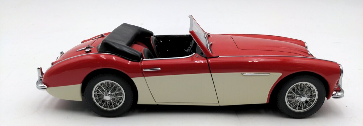 AutoArt 70721 1:18 Scale Diecast 1961 Austin Healey 3000 MK2 EX