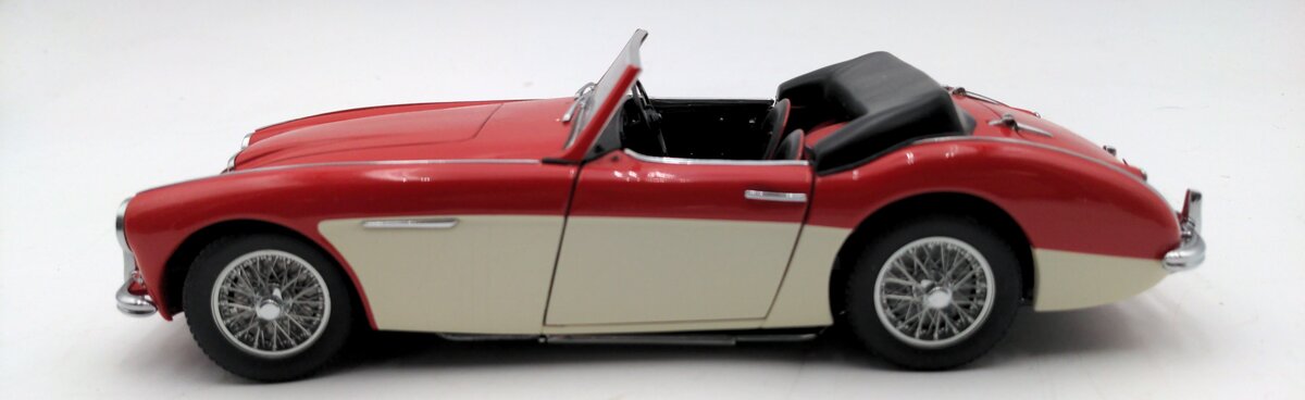 AutoArt 70721 1:18 Scale Diecast 1961 Austin Healey 3000 MK2 EX