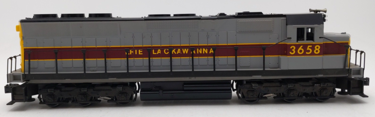 Williams 4251 O Gauge Erie Lackawanna SD-45 Diesel Loco With Horn #3658 EX