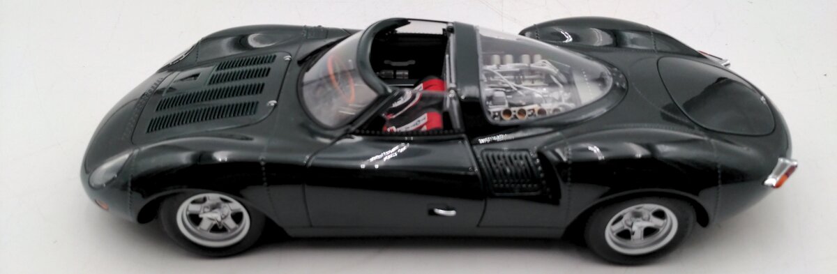 AutoArt 1:18 Scale Diecast Jaguar XJ 13 LN