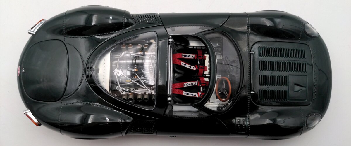 AutoArt 1:18 Scale Diecast Jaguar XJ 13 LN
