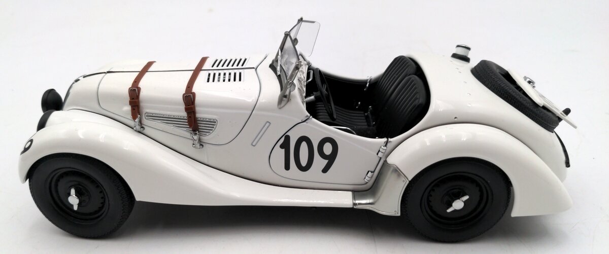 AutoArt 83845 1:18 Diecast BMW 328 Roadster Mille Miglia 1938 #109 VG