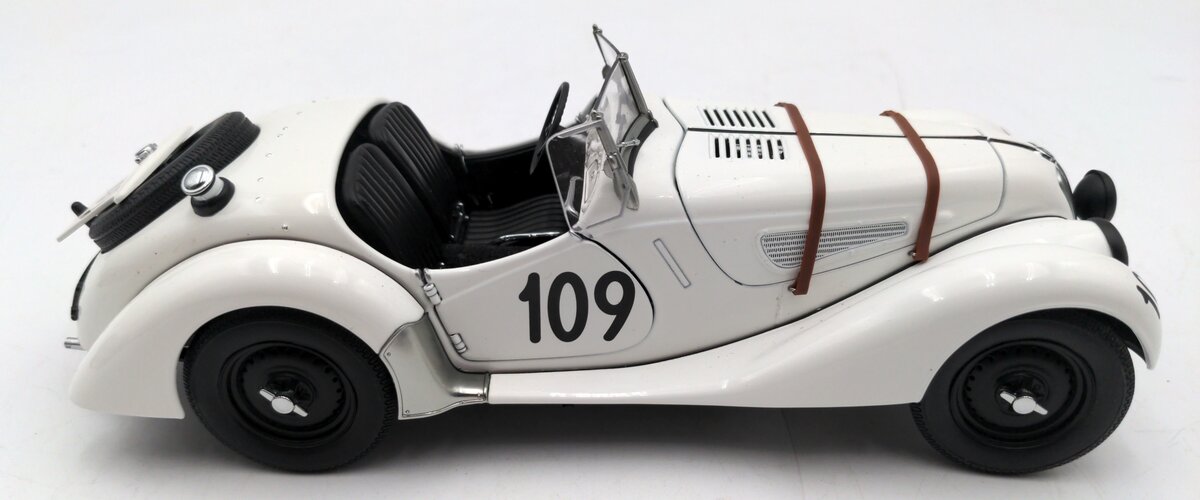 AutoArt 83845 1:18 Diecast BMW 328 Roadster Mille Miglia 1938 #109 VG
