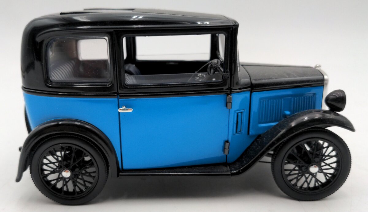 Ricko DC21125M 1:18 Scale Diecast 1932 Austin 7 De Luxe Saloon EX