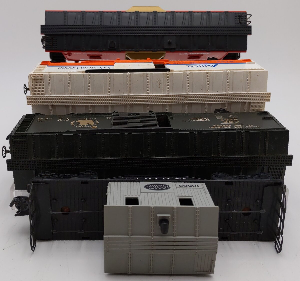 Lionel O Gauge Boxcars & Cabooses: 6-9733, 6-9787, 6-16503, 6-16804 [4] VG/Box