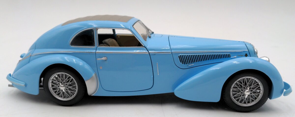 Minichamps 1:24 Diecast 1938 8C 2900 B Lungo Touring EX
