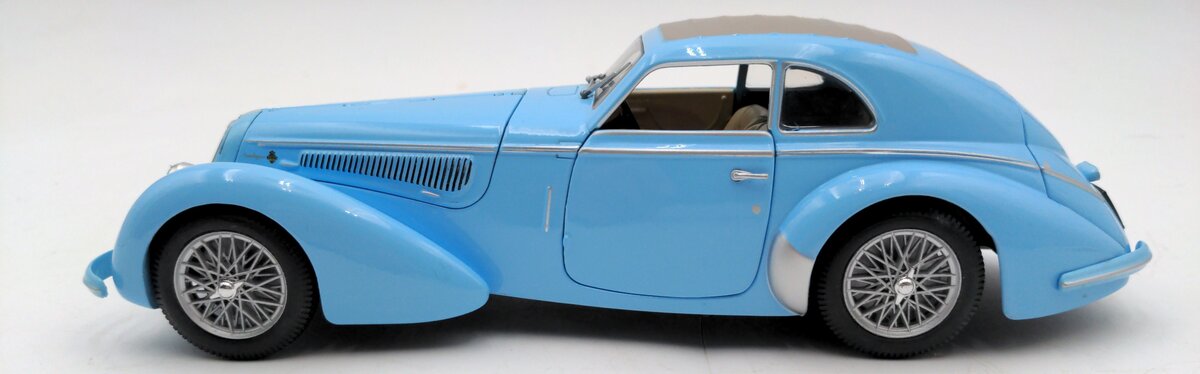 Minichamps 1:24 Diecast 1938 8C 2900 B Lungo Touring EX