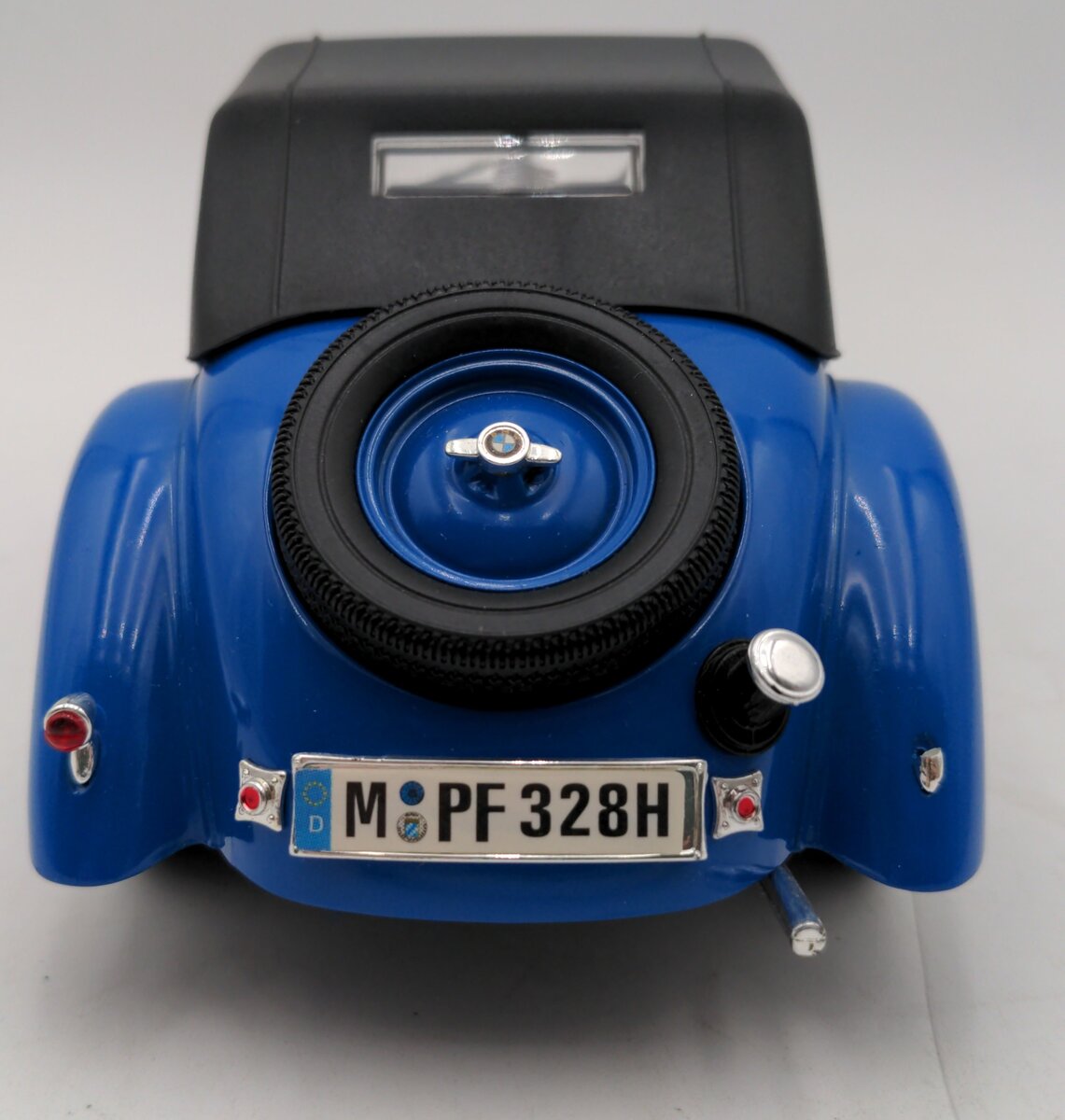 Road Signature 1:18 Scale BMW 328 VG