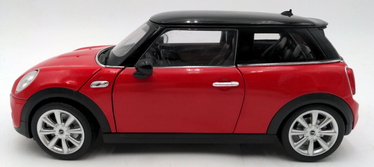 Welly Diecast 18050 1:18 Scale New Mini Hatch EX
