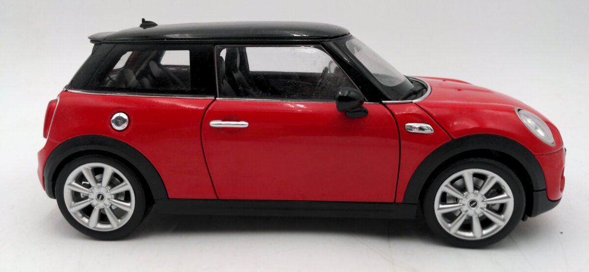 Welly Diecast 18050 1:18 Scale New Mini Hatch EX