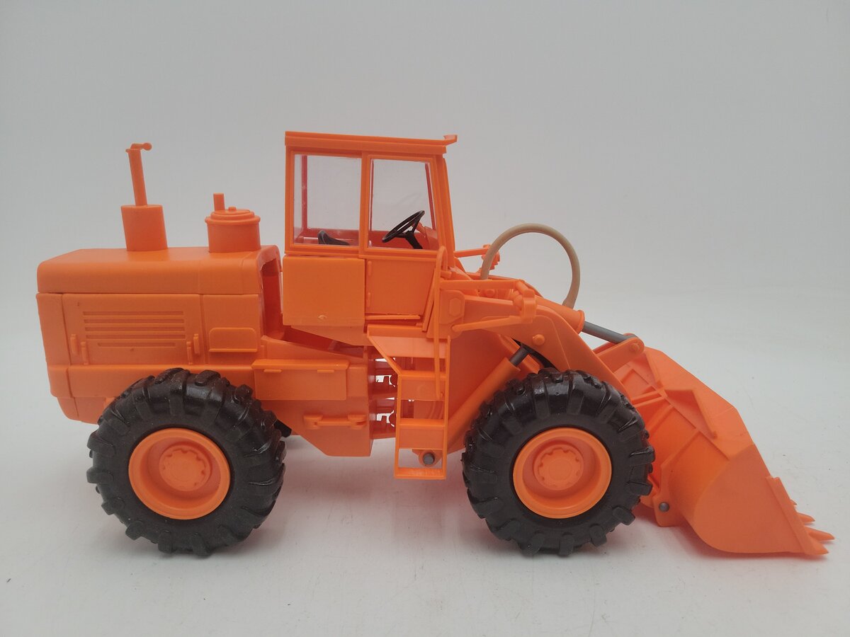 Preiser 5206 G International Harvester Payloader H-65C Type Front Loader Tractor EX/Box
