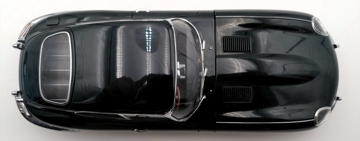 AutoArt 73612 1:18 Jaguar E-Type Coupe I 3.8 in Green w/ Wire-Spoke Wheels LN