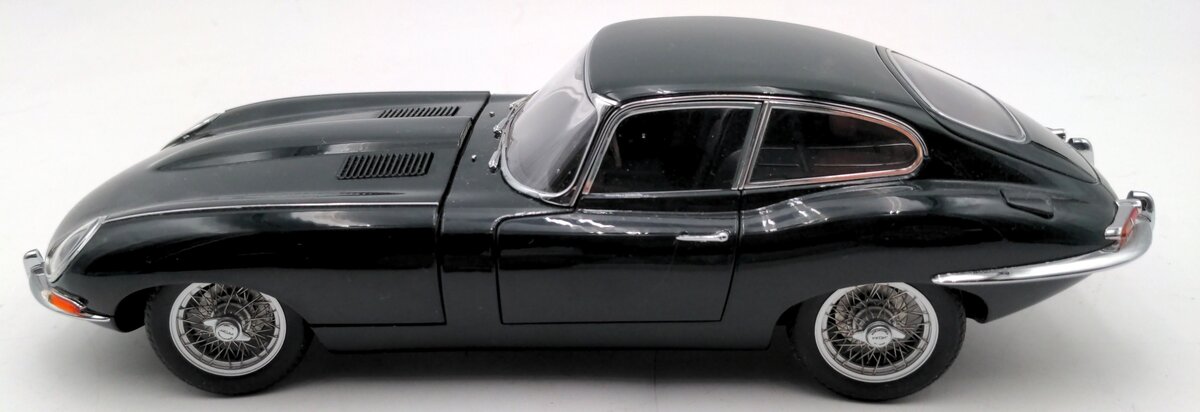 AutoArt 73612 1:18 Jaguar E-Type Coupe I 3.8 in Green w/ Wire-Spoke Wheels LN