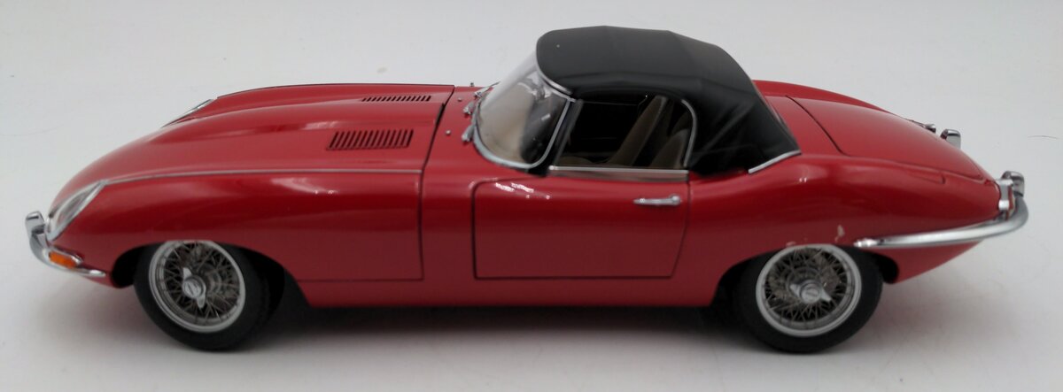 AutoArt 1:18 Scale Jaguar E-Type Roadster Series I 3.8 - Red EX