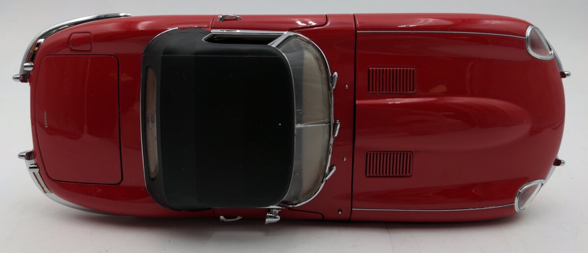 AutoArt 1:18 Scale Jaguar E-Type Roadster Series I 3.8 - Red EX