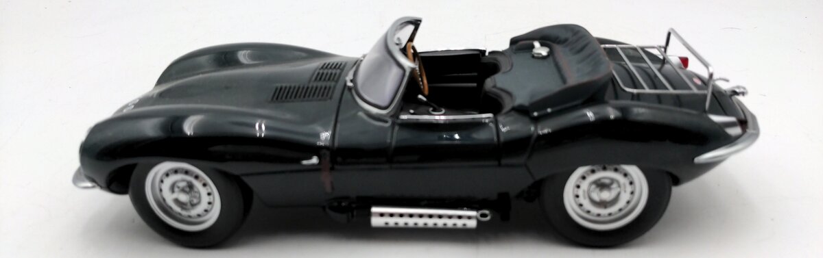 AutoArt 73526 1:18 1956 Steve McQueen Jaguar XK-SS LN