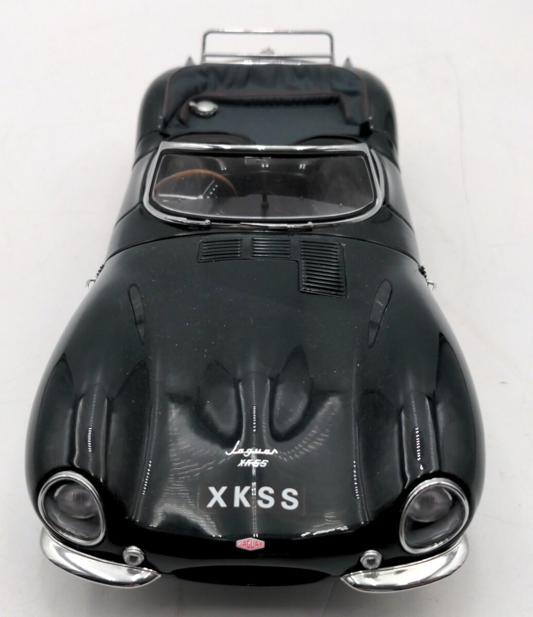 AutoArt 73526 1:18 1956 Steve McQueen Jaguar XK-SS LN