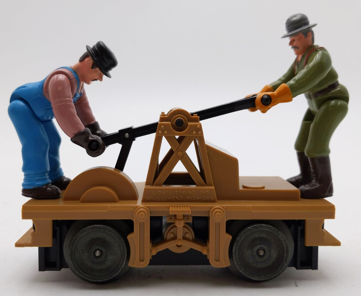 Lionel 6-18429 O Operating Handcar with Railroad Workers LN/Box