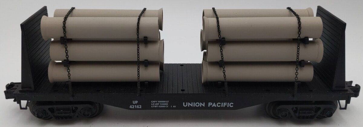 Industrial Rail 7004 O Gauge Union Pacific Bulkhead Flatcar w/ Pipe Load #42162 EX/Box