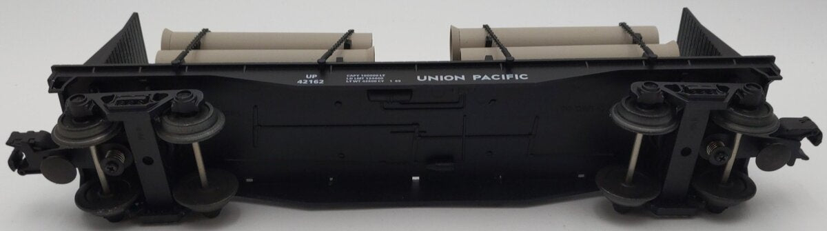 Industrial Rail 7004 O Gauge Union Pacific Bulkhead Flatcar w/ Pipe Load #42162 EX/Box
