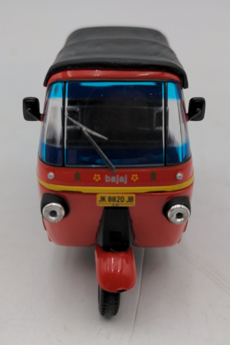 IXO CLC087 1:43 Bajaj Taxi Jakarta 1990 Vehicle Racecar LN