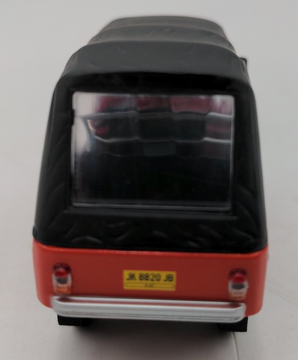 IXO CLC087 1:43 Bajaj Taxi Jakarta 1990 Vehicle Racecar LN