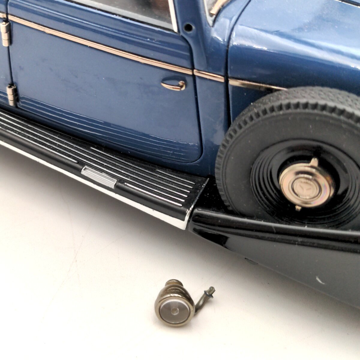 Signature Models 1:18 Diecast 1938 Mercedes Benz 770K Limousine in Navy Blue VG
