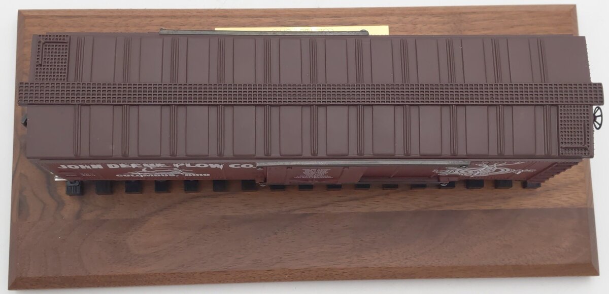 K-Line K759101 O Gauge John Deere Plow Company Boxcar w/ Display Base EX