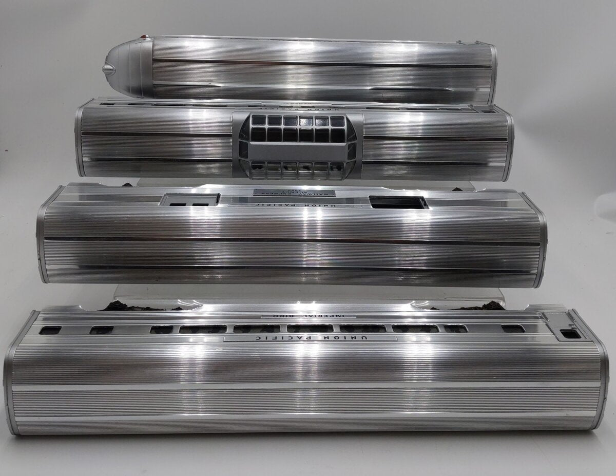 MTH 20-6015 O Union Pacific 60' Aluminum Passenger Car Set (Set of 4) EX